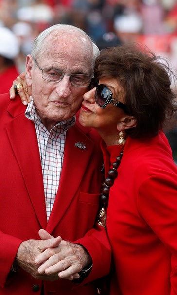 Welcome to Dooley Field: Georgia honors longtime coach